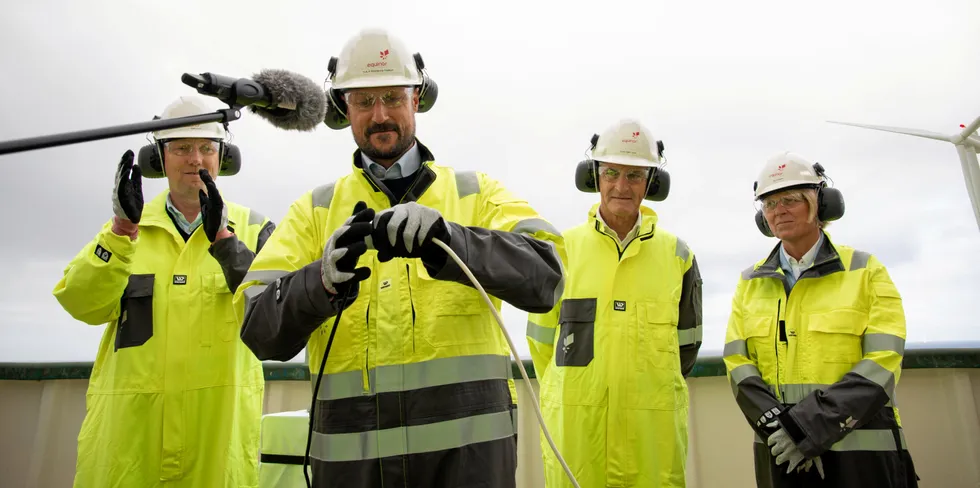 Crown Prince Haakon of Norway connecting two cables to mark the official opening of the Hywind Tampen wind farm. To his left, Norwegian prime minister Jonas Gahr Støre and Equinor’s vice president for Renewables in Norway, Siri Espedal Kindem.