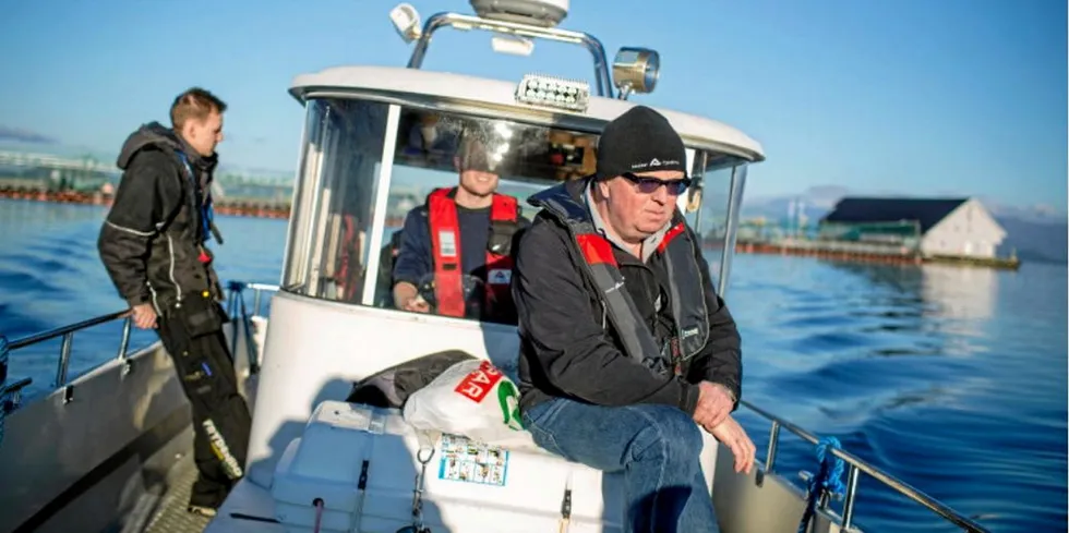 Gerhard Meidell Alsaker (t.h) titulerer seg «Salmonowner». Han er eneeier av konsernet Alsaker Fjorbruk.