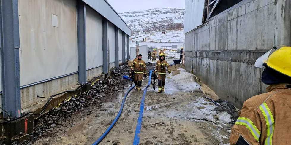 Fra slukningsarbeidet hos Arctic Fish på Island.