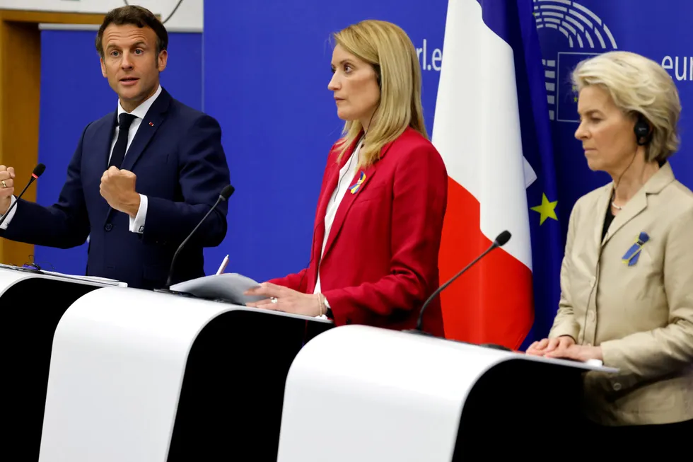 EU-toppene Emmanuel Macron (fra venstre), Roberta Metsola og Ursula von der Leyen brukte Europadagen 9. mai til å foreslå radikal reform i unionen – og mer makt til Brussel.