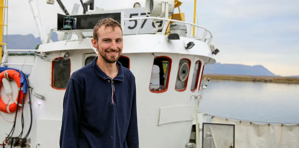 SATSER: Arild Pettersen (26) tok i fjor sommer over driftsansvar, skipperstol og en liten eierandel i Andøy-båten «Bleiksøy». Målet på sikt er å kjøpe ut de andre eierne, og investere i større torskekvoter.