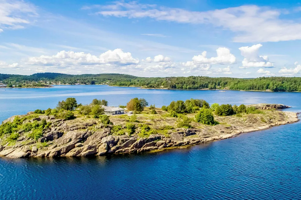 Investor Tone Bjørseth-Andersen og ektemannen John Andersen kjøpte denne øya på Tjøme i Færder kommune for 33 millioner kroner i fjor. Det var fjorårets dyreste sjøhyttesalg, ifølge Bisnode.
