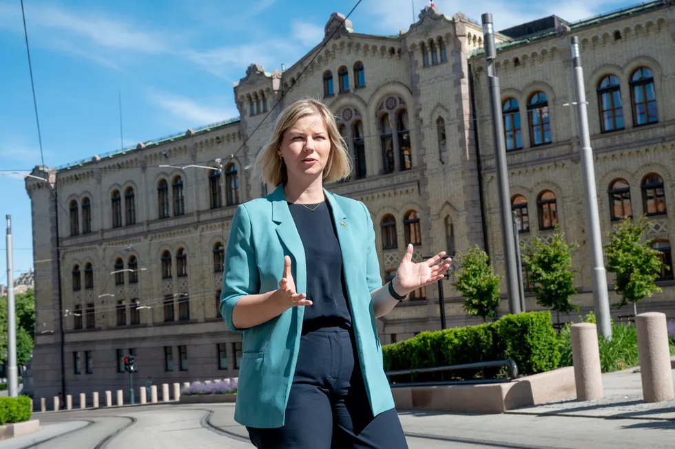 Venstre-leder Guri Melby mener ny informasjon viser at Norge ikke følger intensjonene ved EUs sanksjoner mot Russland når Norge fortsatt tillater russiske fiskefartøy å anlegge norske havner.