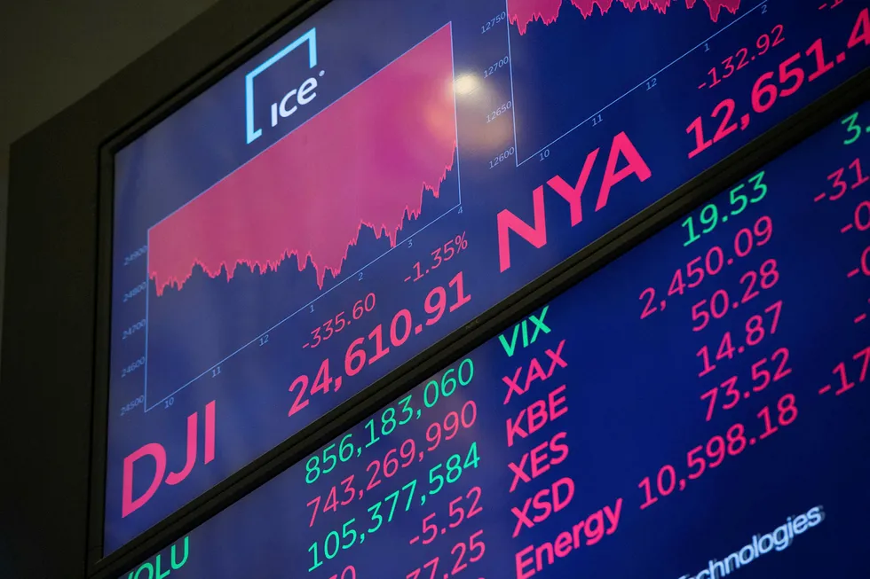 Wall Street falt bratt mandag, etter at Facebook-aksjen stupte 6,8 prosent. Foto: Bryan R. Smith/AFP Photo