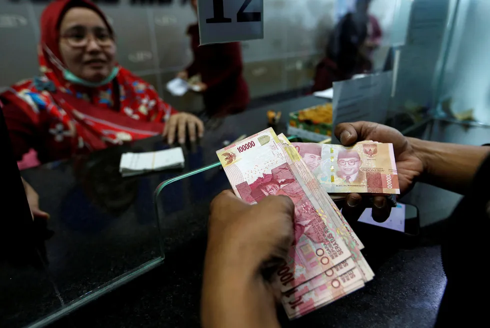 Kursen på den indonesiske valutaen har aldri vært lavere mot amerikanske dollar. Det er frykt for at uroen i Tyrkia, Argentina og Sør-Afrika skal spre seg til fremvoksende markeder.