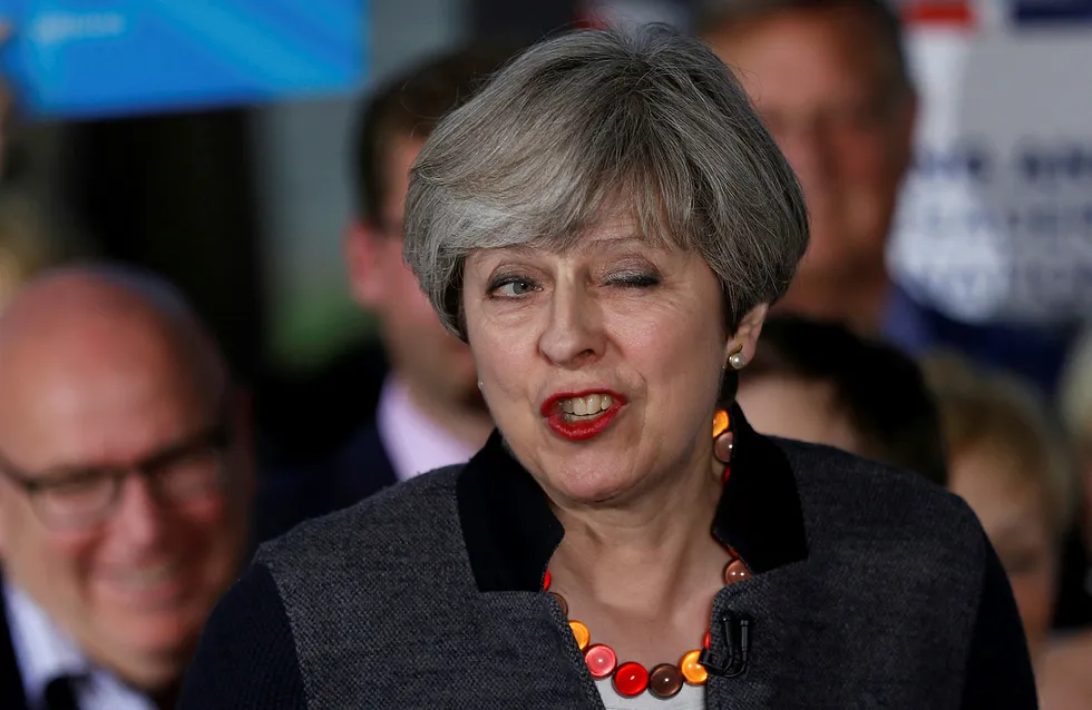 Hvis meningsmålingene får rett kan valget i juni bli en en stor seier for statsminister Theresa May. Foto: Peter Nicholls/Reuters/NTB scanpix