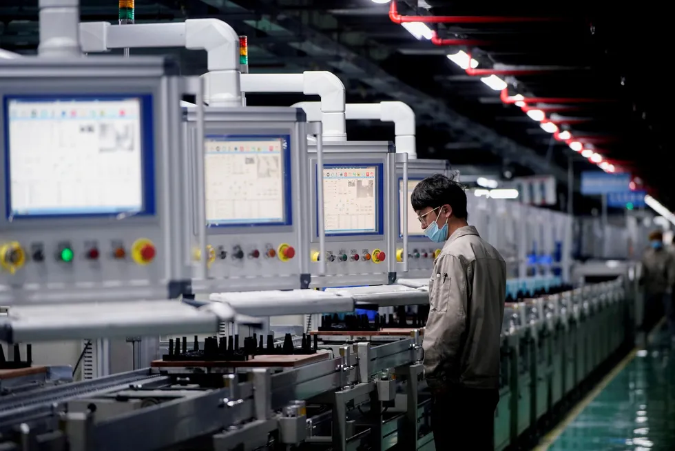 Kinesiske batteriprodusenter har tatt markedsandeler fra sørkoreanske og japanske selskaper. Ingen er større enn Contemporary Amperex Technology, som ekspanderer over hele verden med nye produksjonsanlegg. Selskapet er i ferd med å bli det nest største børsnoterte selskapet i Kina.