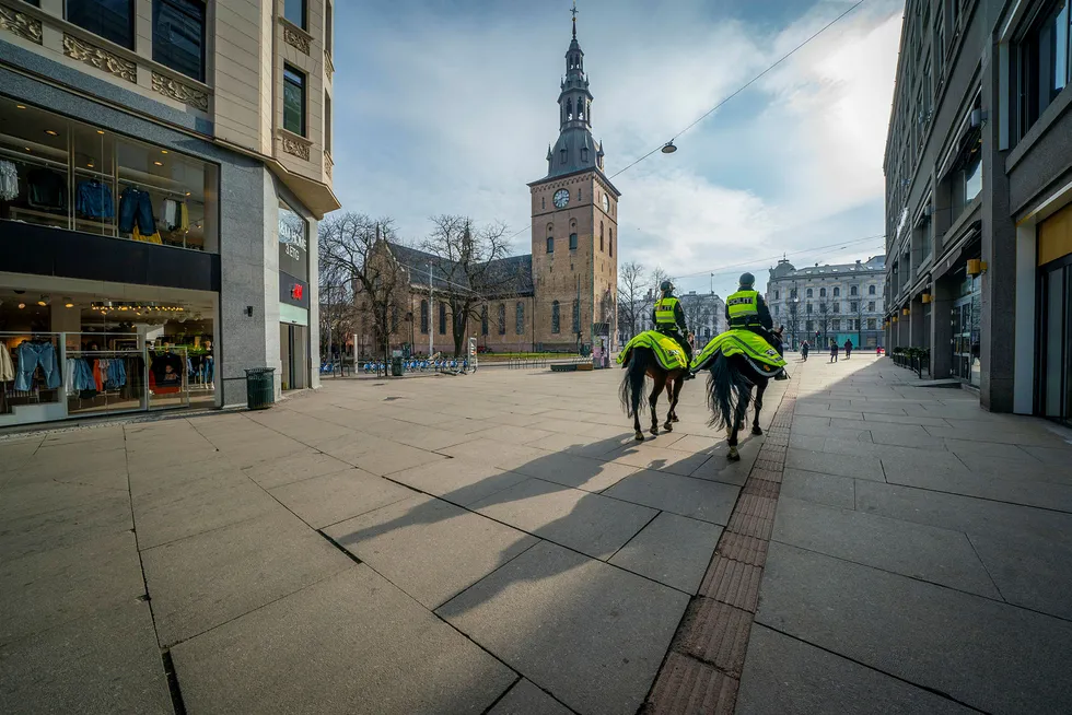 Tiltakene mot koronapandemien gjorde det så å si folketomt i Oslos gater i mars. Nå er vi på vei tilbake mot normalen.
