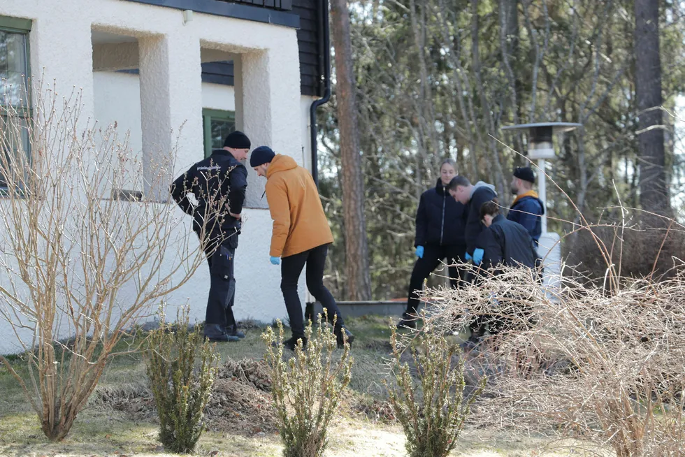 olitiet gjør nye undersøkelser rundt huset til den forsvunne Anne-Elisabeth Hagen på Lørenskog.