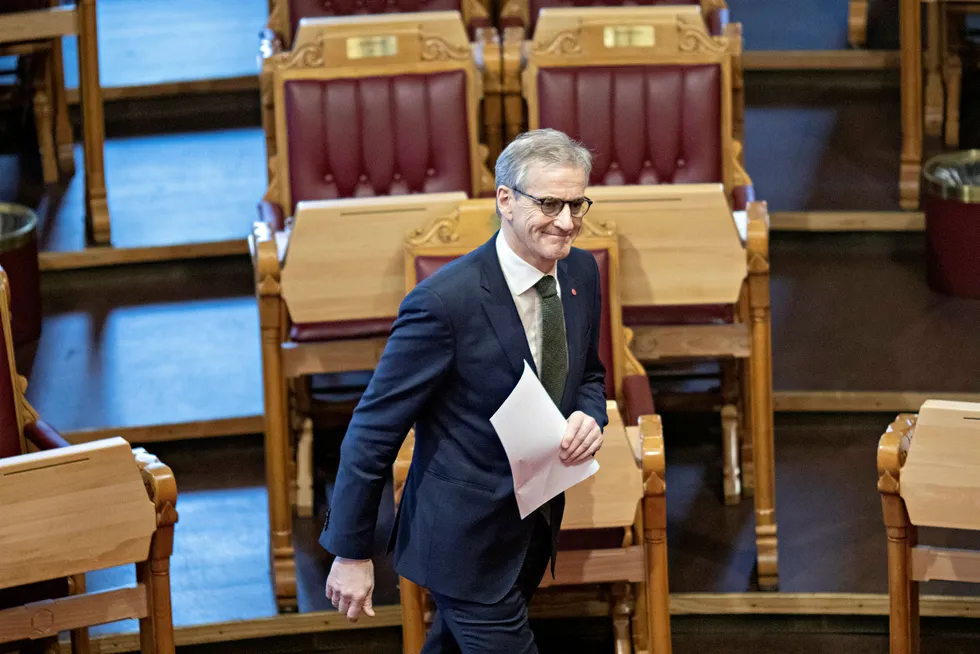 Onsdag kritiserte Ap-leder Jonas Gahr Støre den utvidede regjeringens erklæring i Stortinget. Januarmålingene viser at et valg nå ville gjort ham til statsminister.