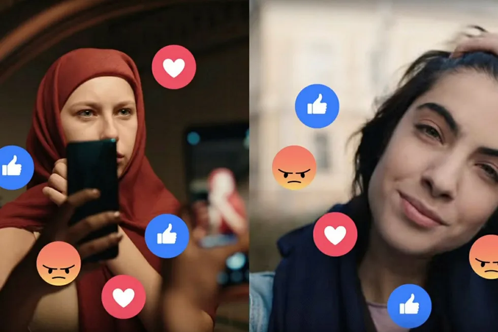 Flere reagerte på at Telia viste en kvinne som velger å ta på seg hijab samt en kvinne som velger bort hijaben i en reklamefilm for Telia.
