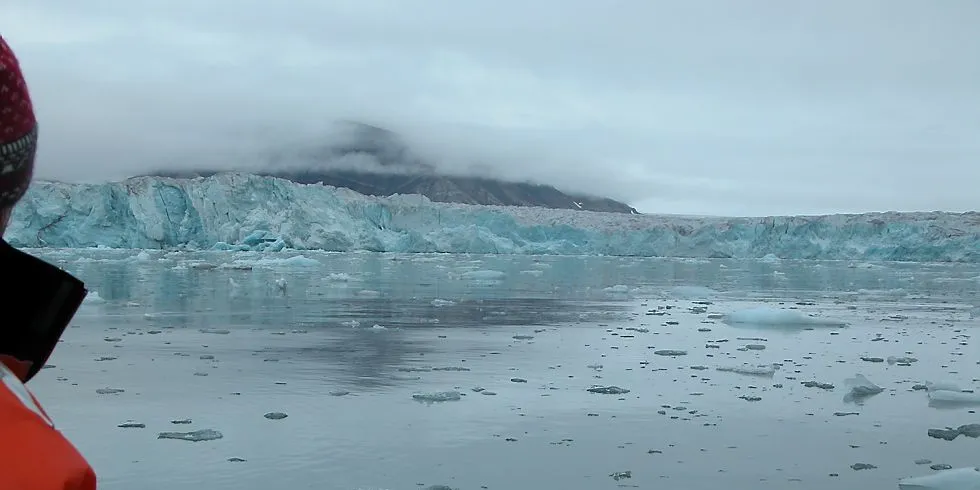 Isbreene på Svalbard overrasker forskerne med tempoet for nedsmeltingen. Her fra Ny Ålesund på Svalbard. Illustrasjonsfoto: Morten Vikeby