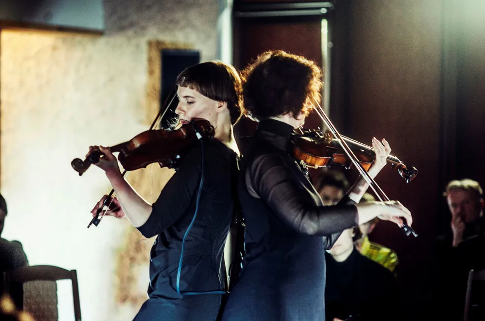 Dynamisk duo. Angharad Davies og Lina Lapelyte er blant de mange nyskapende musikerne som opptrer på allEars-festivalen i Oslo neste uke.