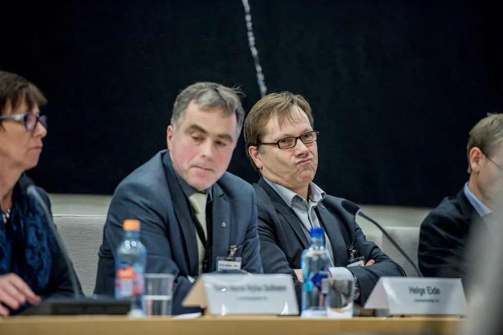 Helge Eide (nummer to fra venstre), områdedirektør KS, er ikke fornøyd med gjennomføringen av regionreformen.