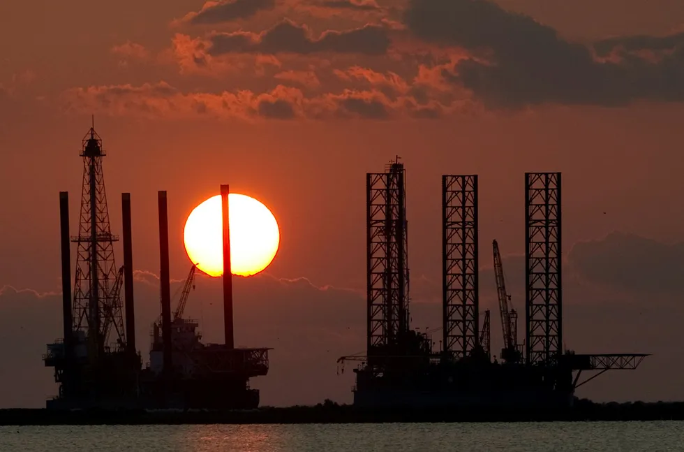 Oljeprisene holder seg stabile i forkant av Opec-møtet neste uke. Bildet er fra Port Fourchon i Louisiana i 2010. Foto: SAUL LOEB / AFP / NTB Scanpix