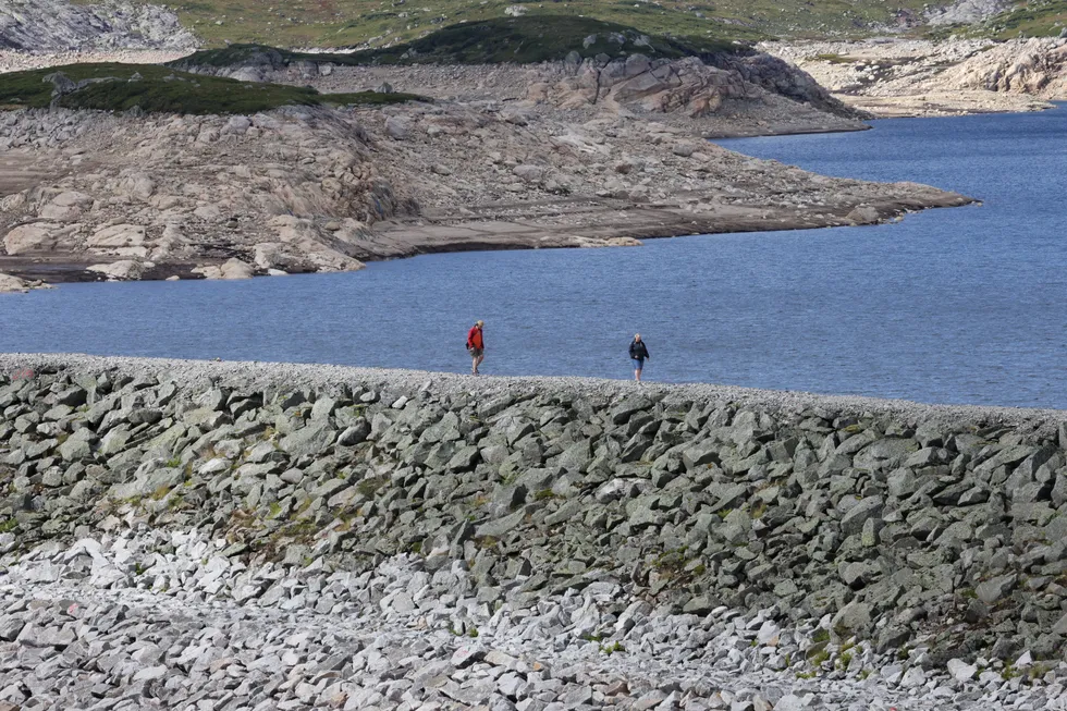 Rosskreppfjorden er en innsjø i Sirdal og Valle kommune i Agder som gir store kraftinntekter.