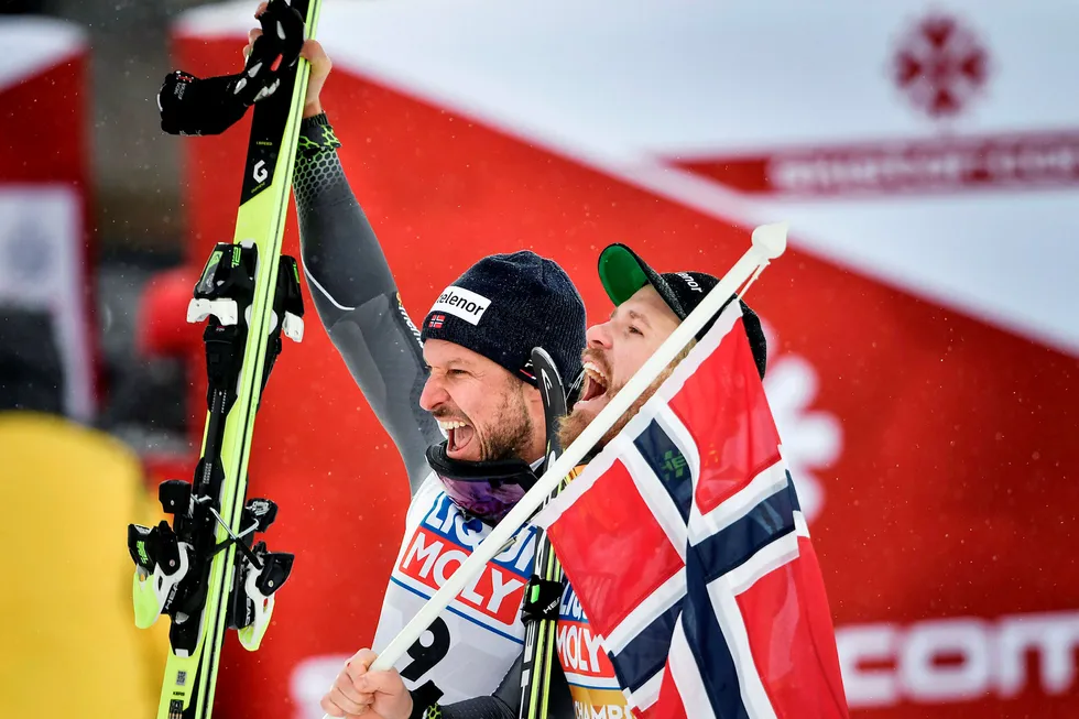 Alpinstjernen Aksel Lund Svindal avsluttet proffkarrieren med en annenplass i verdensmesterskapet i Åre i februar. Foran ham på pallen var tronarvingen Kjetil Jansrud (til høyre).