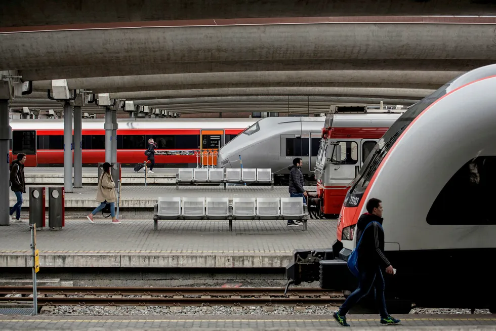 Norges nye, fullintegrerte jernbaneselskap, som ved børsnotering kan få navnet Tog1 – «tog-ett» – får totalansvar for både trafikk og infrastruktur. Beslutningene tas i én organisasjon. Alle rapporterer til samme toppleder, skriver Lasse Fridstrøm i innlegget.