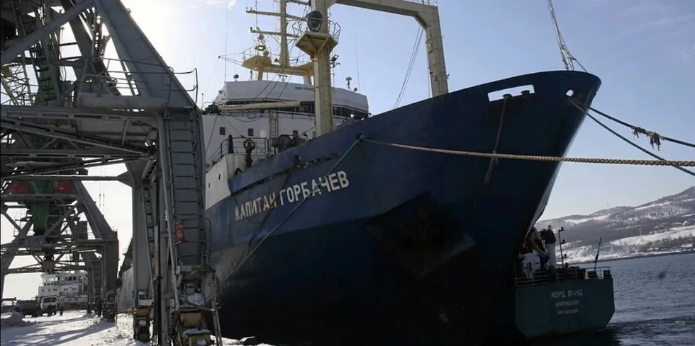 Russiske trålere lander mer fisk i Murmansk havn, rapporterer russiske medier.
