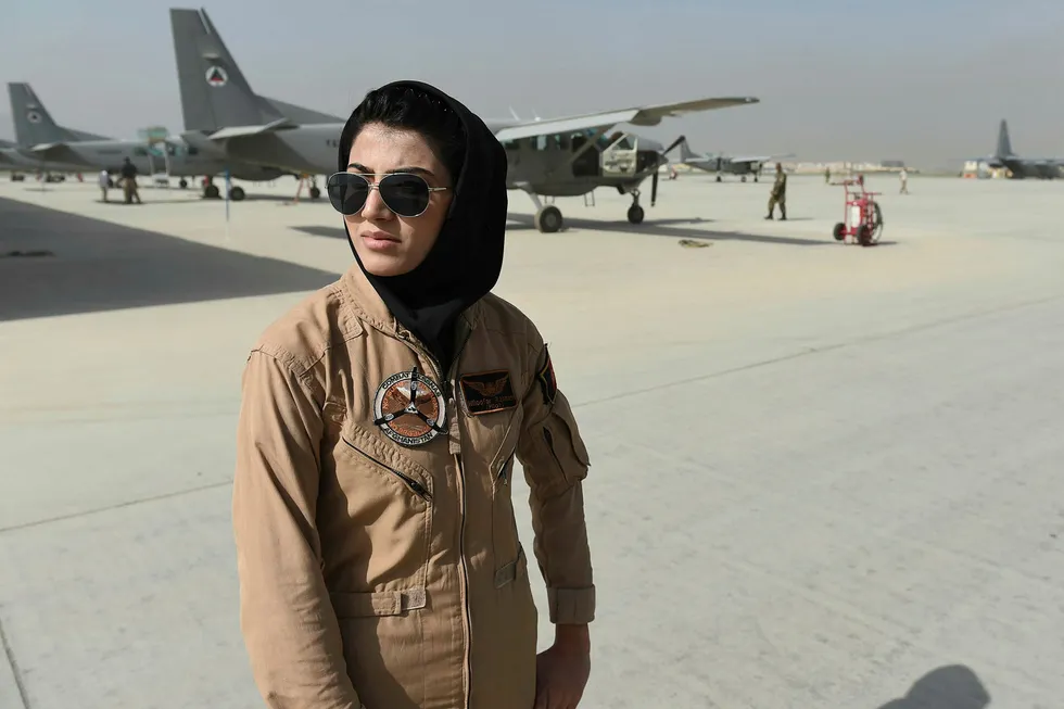 Afghanistans første kvinnelige pilot, Niloofar Rahmani. Foto: SHAH MARAI/AFP