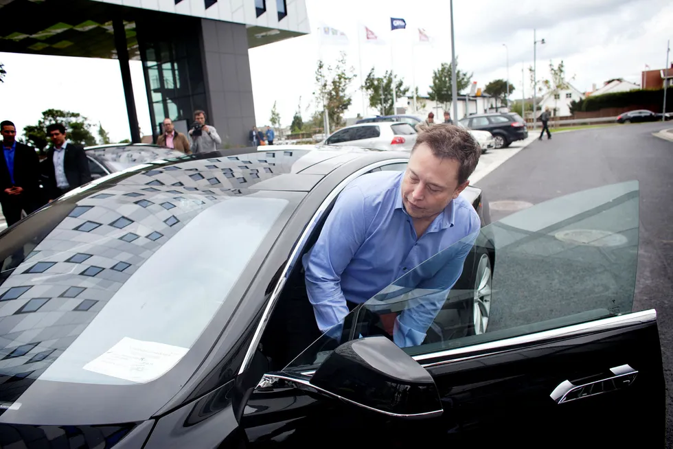Tesla-sjef Elon Musk vil arrangere en reklamefilmkonkurranse blant Tesla-fansen etter modell fra 5.-klassingen Bria. Foto: Tomas Alf Larsen