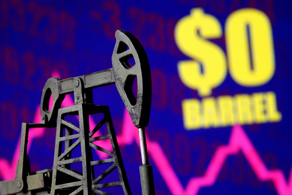 Goldman Sachs spår en ny krasj i oljemarkedet om noen uker, med priser ned mot null igjen.