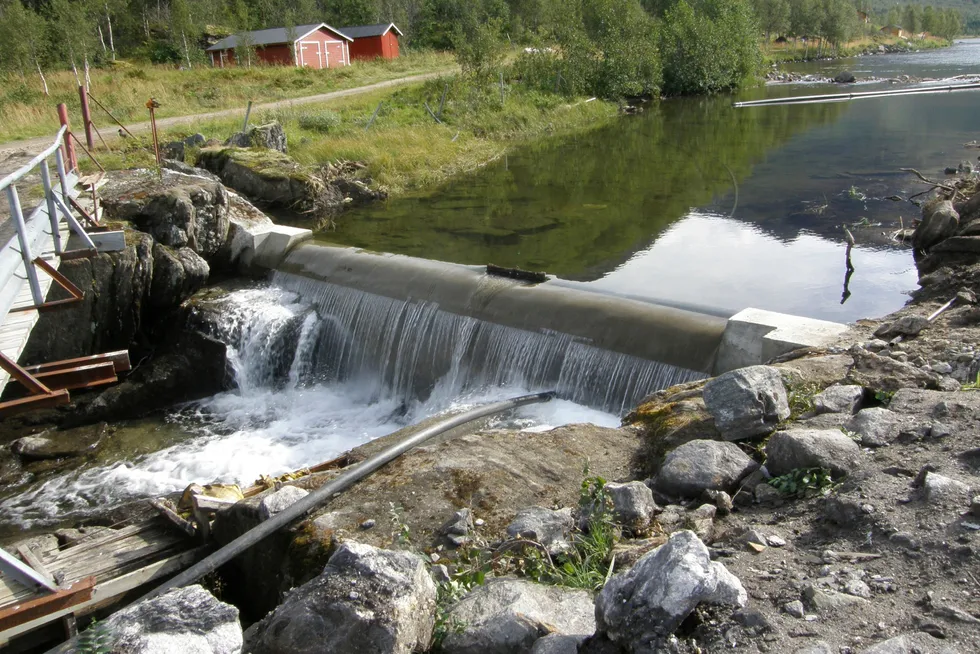 No kan det løne seg for mikrokraftverk i Nord- og Midt-Noreg å utvinne bitcoin, skriv Ssturle Sunde. Illustrasjonsfoto: Storå småkraftverk i Tysfjord kommune i Nordland.