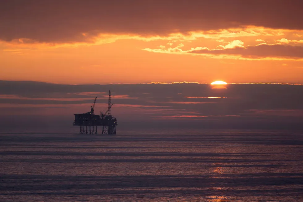 Société Générale tror oljeprisen kan falle til 50 dollar fatet. Foto: Getty Images