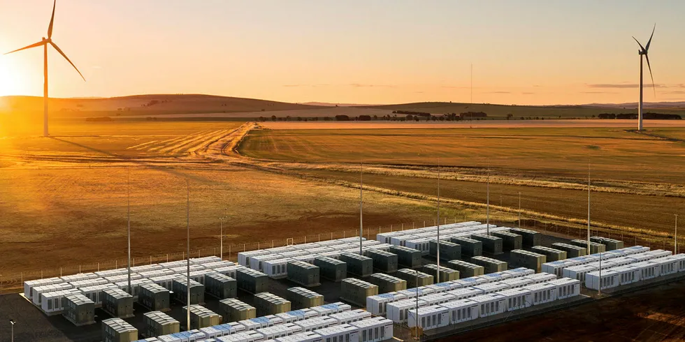 Gigantbatteri: Batteriparkene som planlegges i Tyskland blir flere ganger større enn Teslas batteripark i Hornsdale i Australia (bildet).