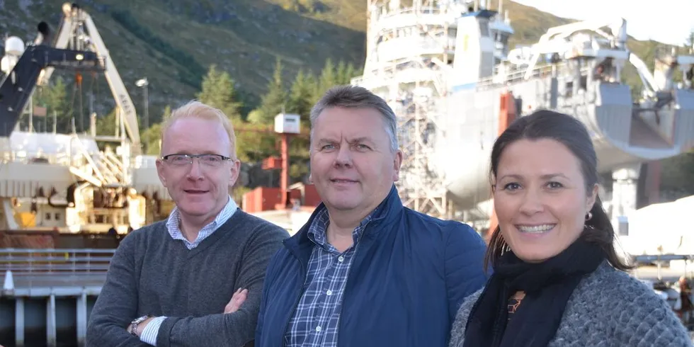 Sammen om å selge Måløy som maritimt sentrum: Agnar Lyng, Kjell Inge Sjåstad og Laetitia Pipaluk Rosing i Måløy Maritime Group. Foto: Einar Lindbæk.
