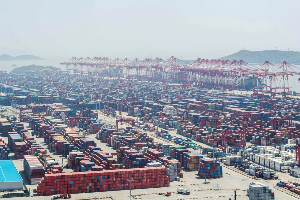 Kinas handelsoverskudd overfor USA øker - stikk motsatt av Donald Trumps ønsker og krav. Bildet er fra den kinesiske havnen Yangshan Deep-Water. Foto: Johannes Eisele/AFP/NTB Scanpix