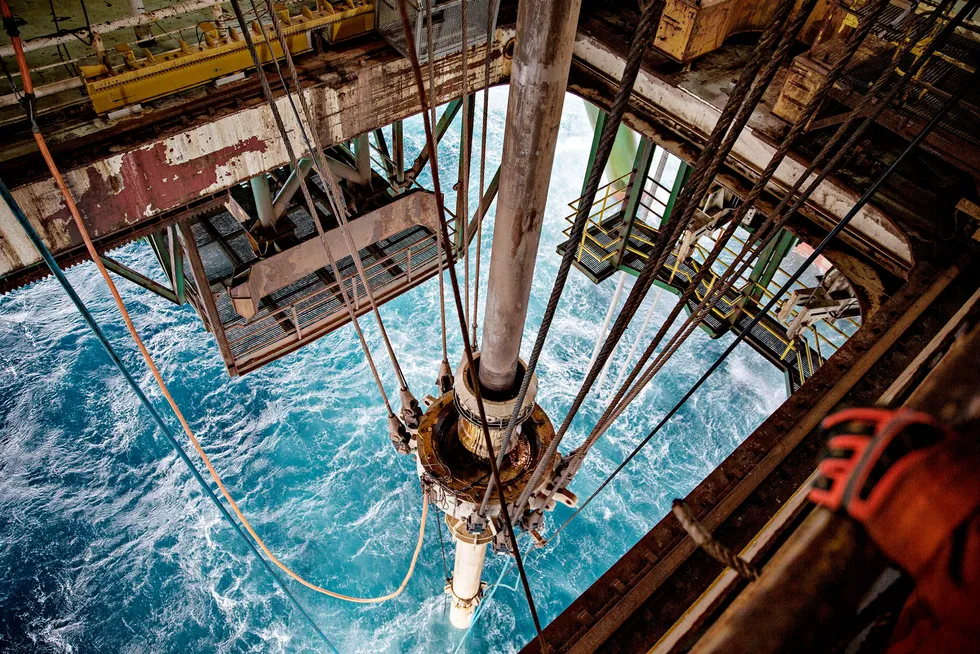 Oljeprisen stiger mandag morgen. Foto: Aleksander Nordahl