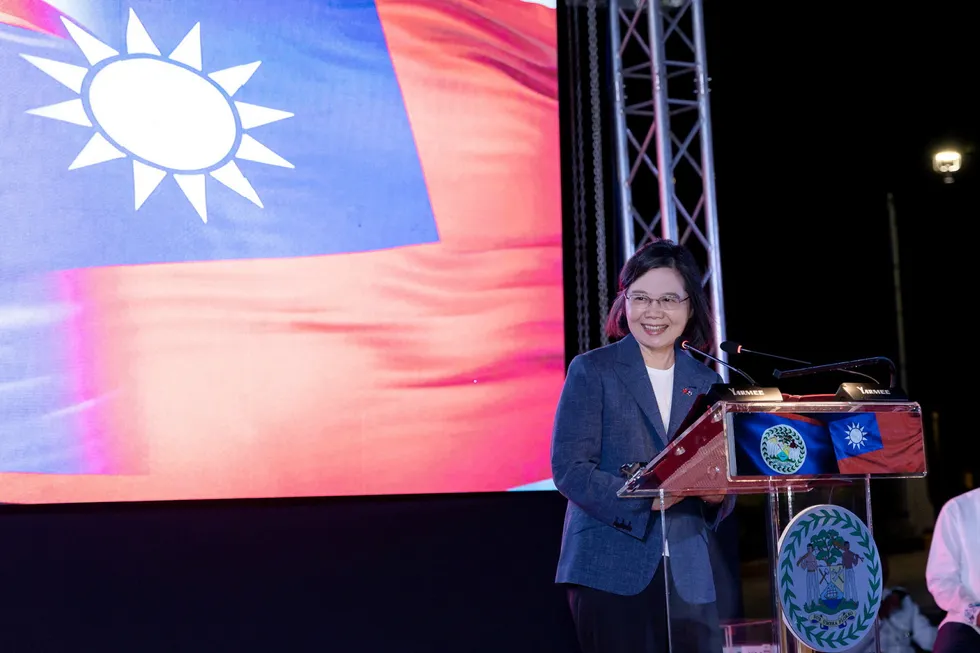 Taiwans president Tsai Ing-wen taler i Belize, et av ytterst få land som formelt har anerkjent Taiwan som suveren stat.
