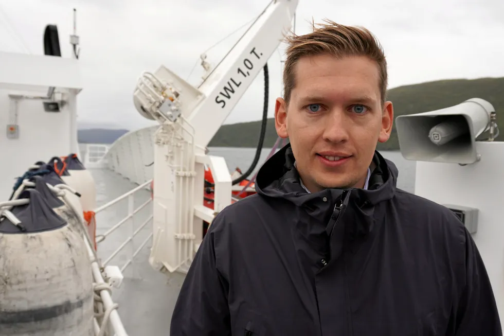 Analytiker Christian Olsen Nordby i Arctic Securities mener at Grieg Seafood ikke informerte godt nok da masse fisk døde i British Columbia.