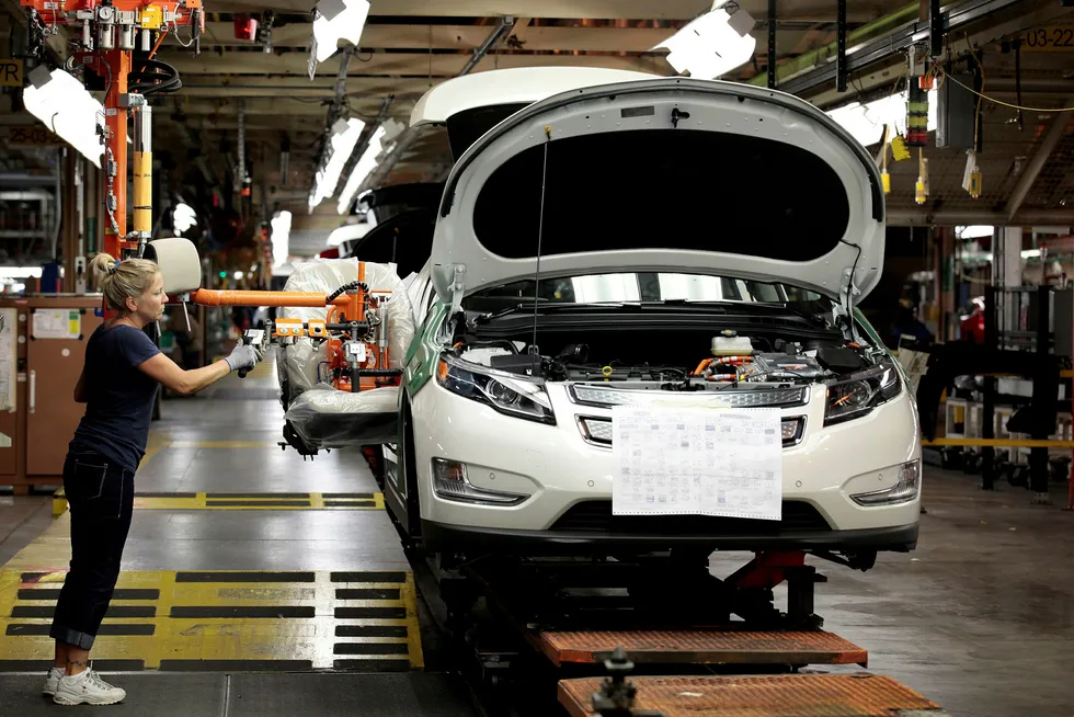 En elektrisk Chevrolet Volt blir skrudd sammen ved General Motors fabrikk i Hamtramck, Michigan.