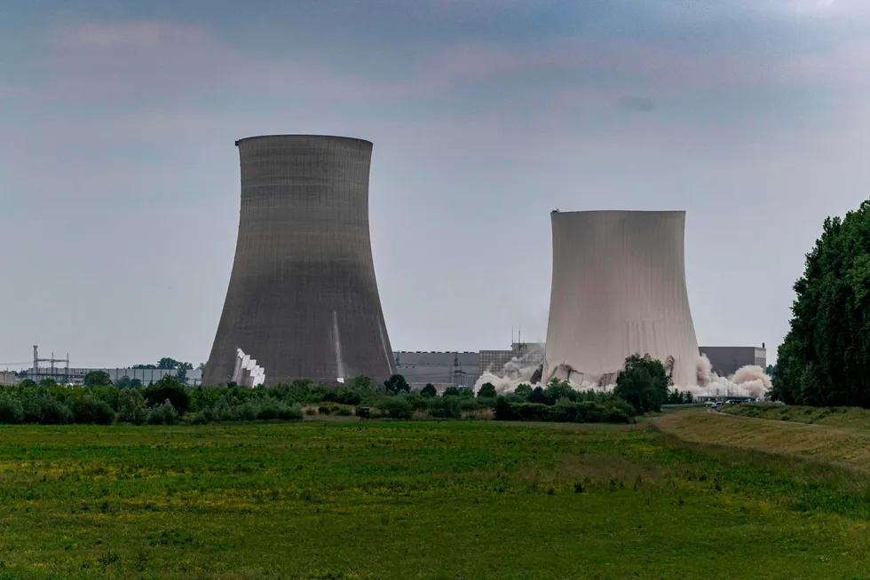Det nedlagte atomkraftverket i Philippsburg, Tyskland ble sprengt i mai 2020, som del av avviklingen av kjernekraft i Tyskland.