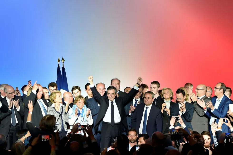 Presidentkandidat François Fillon kan levere et bemerkelsesverdig comeback søndag, etter å ha vært politisk død for bare noen uker siden. Foto: Philippe Huguen/AFP/NTB Scanpix