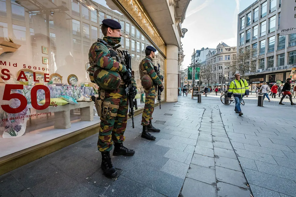 Terrorsiktelsen mot mannen som kjørte inn i en gågate i Antwerpen i mars, er trukket tilbake. Foto: AP / NTB scanpix Foto: Geert Vanden Wijngaert
