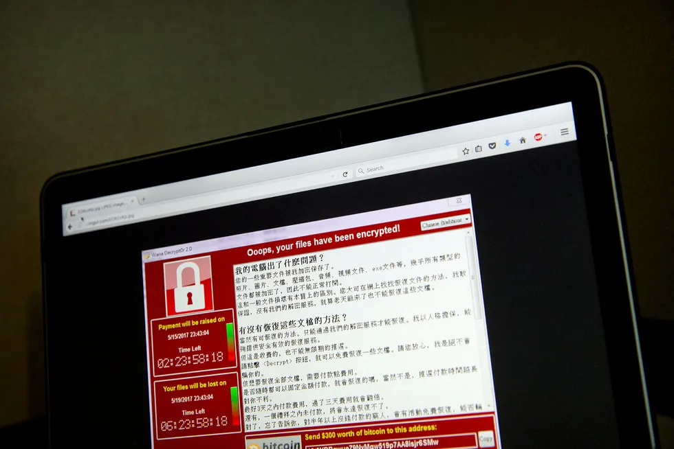 Løsepengeviruset Wannacry fikk mye oppmerksomhet i hele verden. Denne typen cyberkriminalitet gir bakmennene ti milliarder kroner i årlige inntekter. Foto: Mark Schiefelbein/AP/NTB scanpix