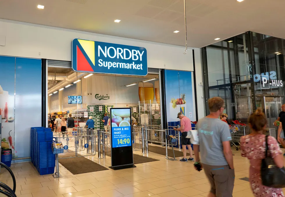 Nordby Supermarket i Sverige er en av de mer populære stedene for nordmenn å handle over grensen. En ny rapport viser at norsk dagligvarebransje taper nesten 9,1 milliarder kroner på grunn av grensehandelen.