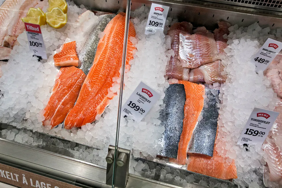 Utvalget av ferske varer som fersk fisk, ferskt kjøtt og frukt og grønt er vesentlig større i de norske butikkene. Foto: Aleksander Nordahl