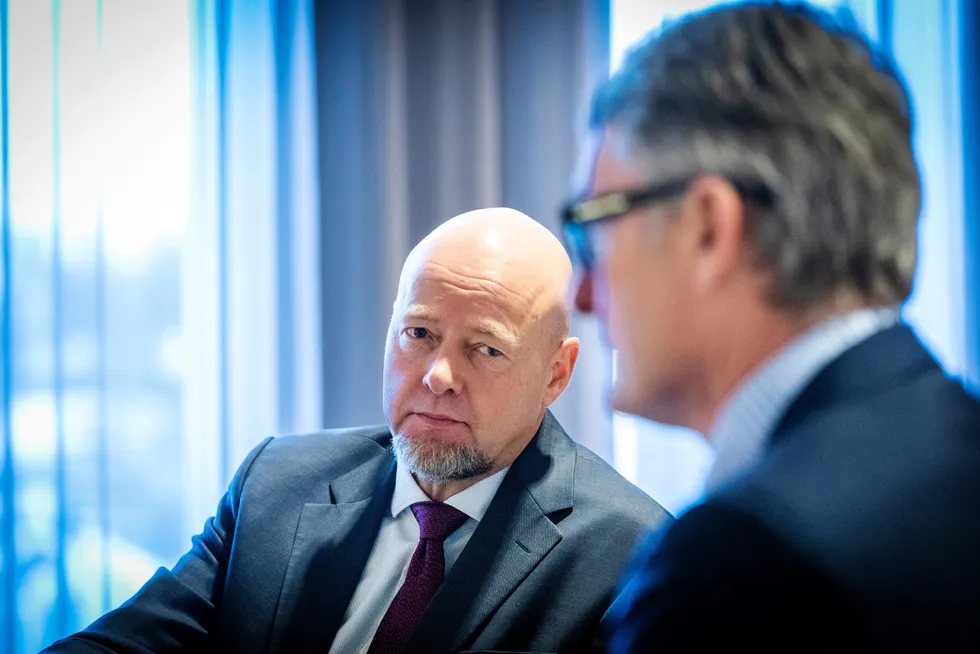 Yngve Slyngstad (til venstre) har ansvaret for Akers satsing på kapitalforvaltning. Et av grepene er å innlemme Aker-deleide Norron i Sverige. Til høyre Akers konsernsjef Øyvind Eriksen.