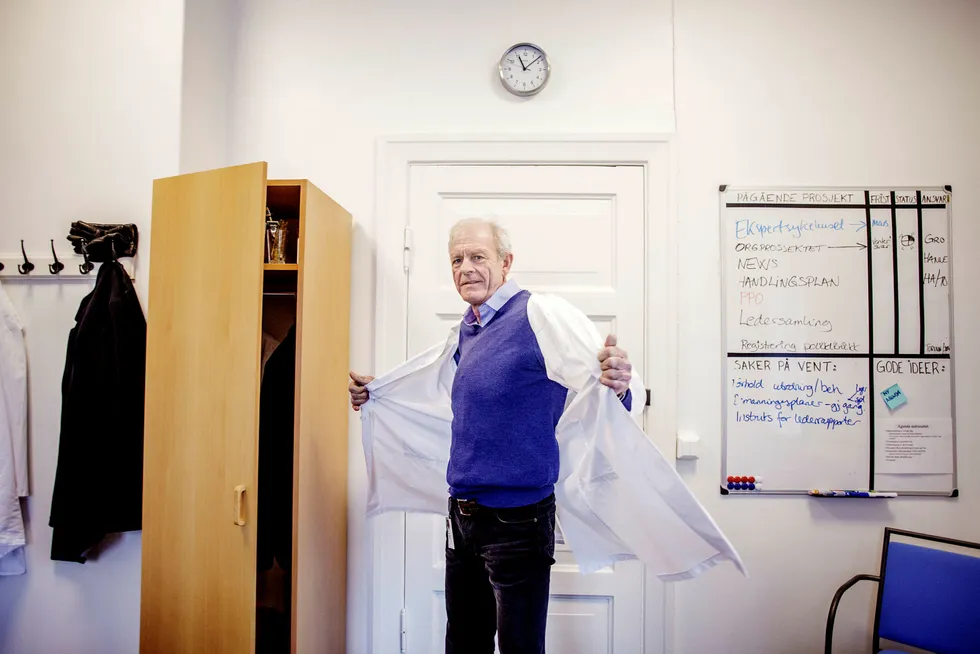 Klinikksjef Bjørn Busund ved Oslo universitetssykehus (OUS) jobber 15 timer måneden for Aleris. Det er ikke et problem, men positivt også for OUS, mener han. Foto: Javad Parsa