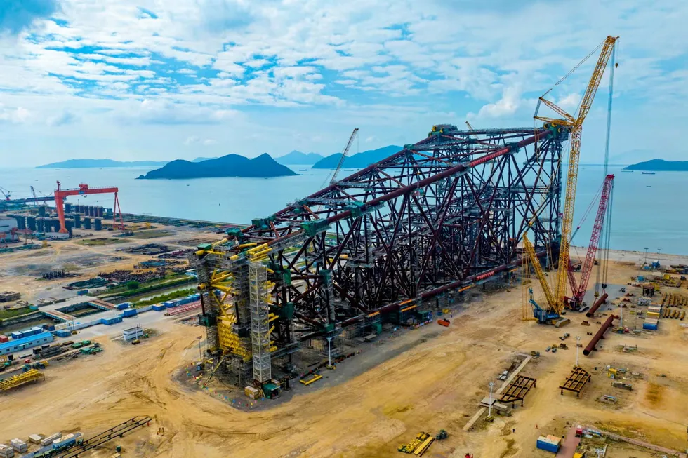 Loadout operation: the Liuhua 11-1 jacket at the COOEC-Fluor yard in Zhuhai, China.
