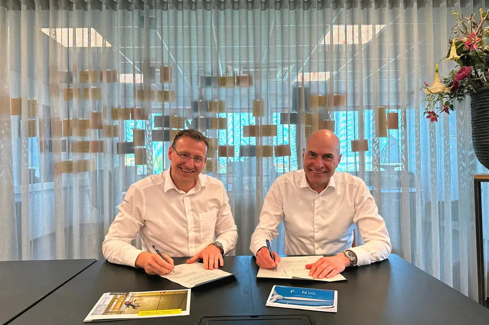 Didier de Graaff, managing director of DISA International (L) and Torben Hald, CEO of Fon Energy Services.