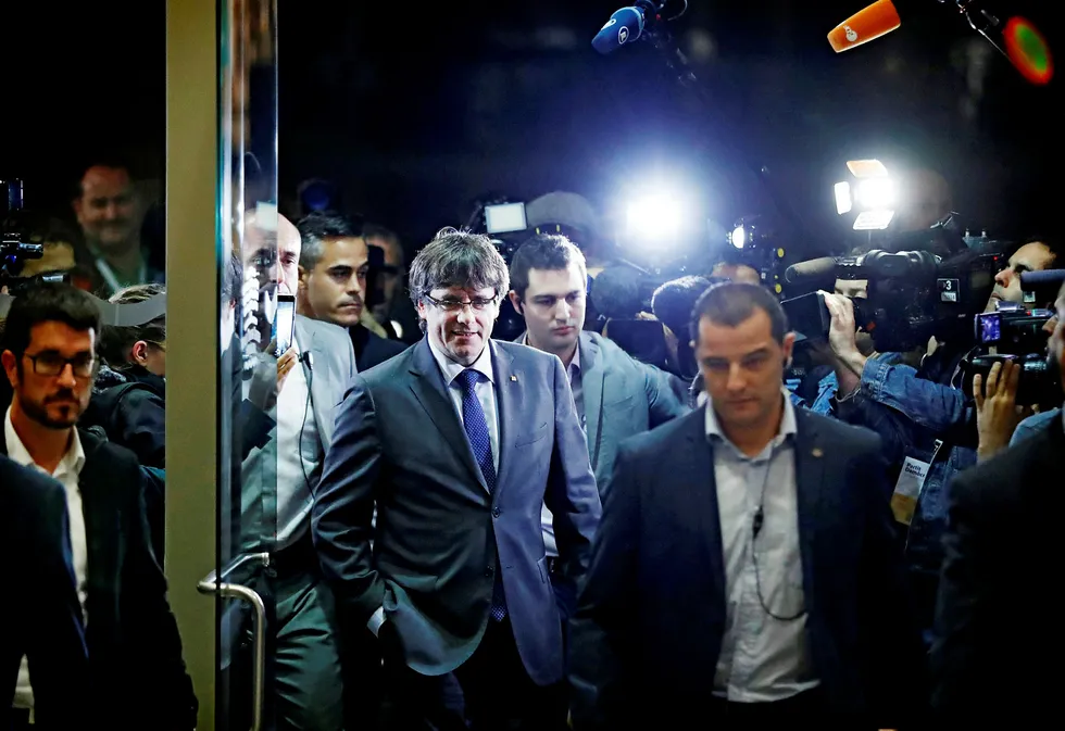 Fredag kveld ble det utstedt arrestordre på Catalonias ekspresident Carles Puigdemont. Foto: GONZALO FUENTES/Reuters/NTB Scanpix