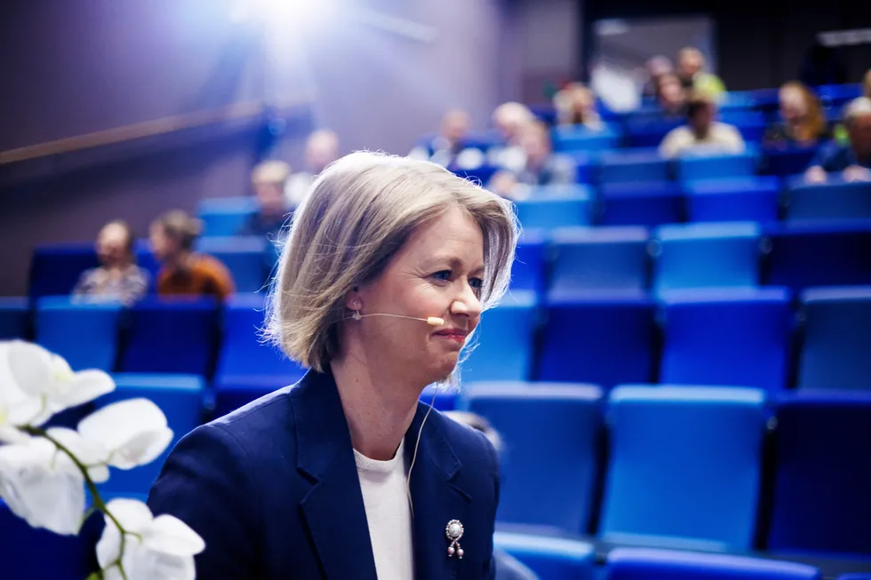 Sentralbanksjef Ida Wolden Bache har holdt renten uendret i snart et år. Men en raskere nedgang i inflasjonen enn ventet har ført til en kraftig økning i realrenten.