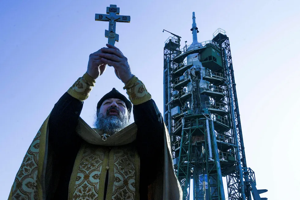 A Russian Orthodox priest blesses the Soyuz MS-12 spacecraft at the launch pad of the Russian-leased Baikonur cosmodrome on March 14, 2019. - The launch of the Soyuz MS-12 spacecraft, with members of the International Space Station (ISS) expedition 59/60, NASA astronauts Christina Hammock Koch and Nick Hague and Russian cosmonaut Alexey Ovchinin onboard, is scheduled to take place from the Baikonur cosmodrome on March 14. (Photo by Kirill KUDRYAVTSEV / AFP) ---