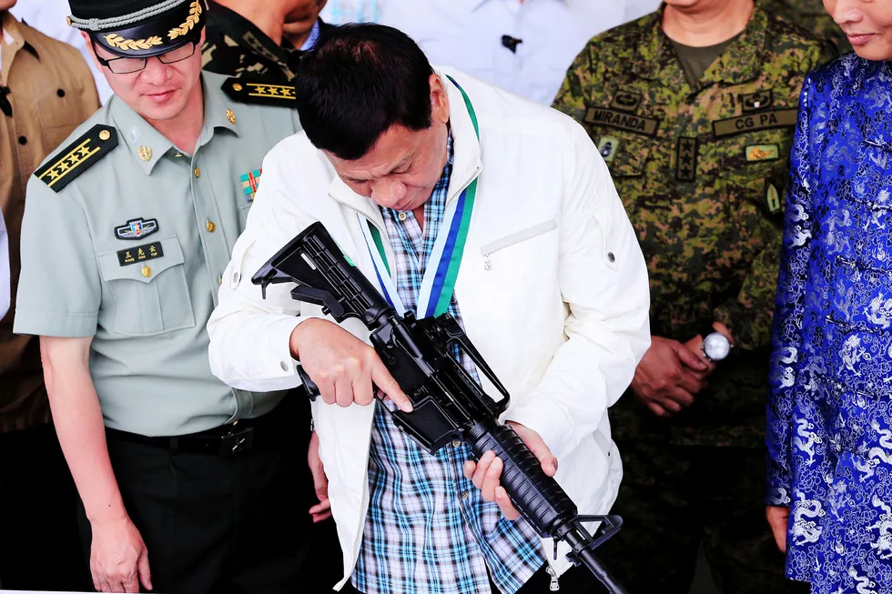 Filippinenes president Rodrigo Duterte vil forlenge unntakstilstanden i landet. Foto: Romeo Ranoco/Reuters/NTB scanpix