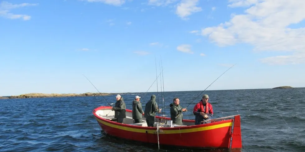 Disse fritidsfiskere utenfor Lyngør var blant dem som er blitt intervjuet av Havforskningsinsituttet langs kysten av Agder. Foto: Havforskningsinstituttet